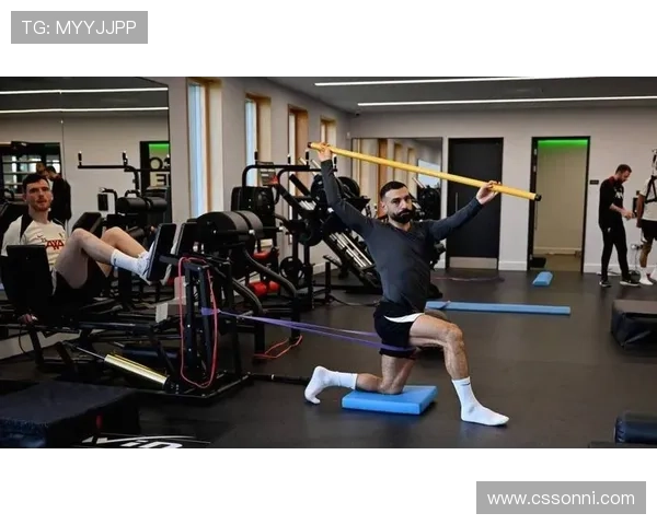 曼联逆转十人水晶宫谢什科连斩